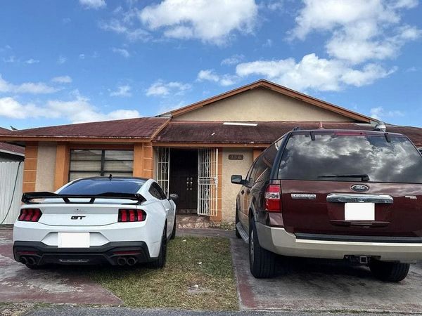 756 SW 99th Court Circle , Miami, FL 33174