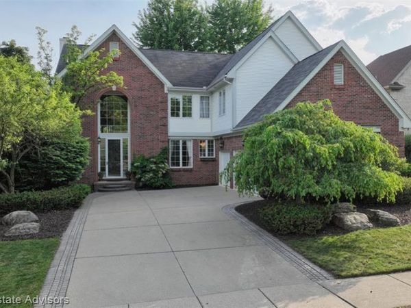 1364 Kentfield Drive, Rochester, MI 48307