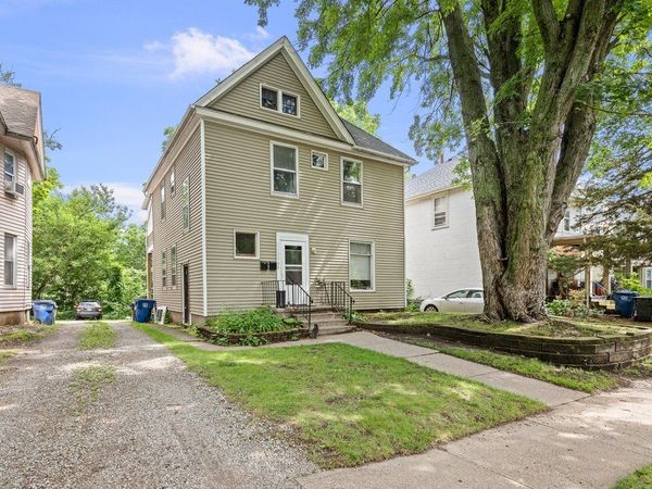 1120 Kirkwood Boulevard , Davenport, IA 52803