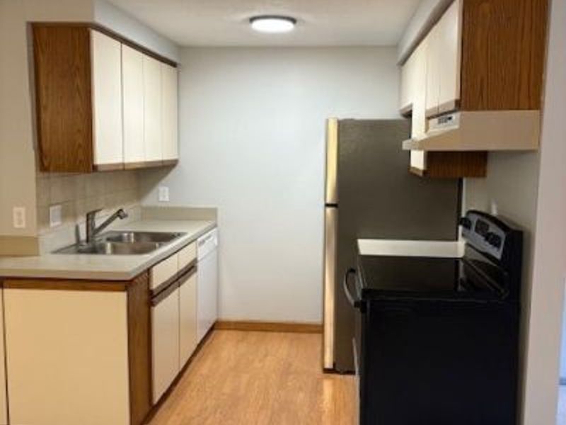1611 Treetop Trail, Unit B, Akron, OH 44313 Photo 5