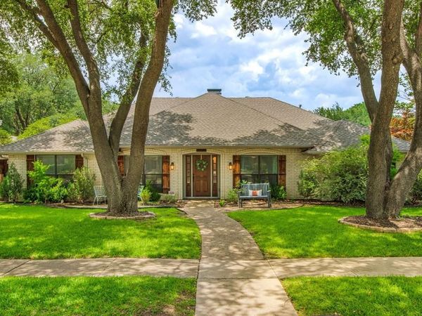 2703 W Prairie Creek Drive , Richardson, TX 75080