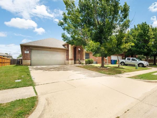 1005 Oarlock Drive, Crowley, TX 76036