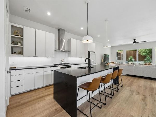 818 Muncie Avenue, Dallas, TX 75212