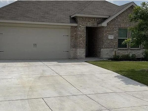 279 Thoroughbred Street , Waxahachie, TX 75165
