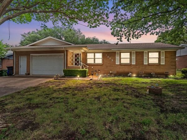 1325 Royal Oaks Drive, Waco, TX 76710
