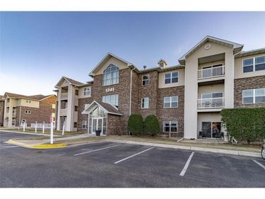 1341 Lake Drive W, Unit B111, Chanhassen, MN 55317