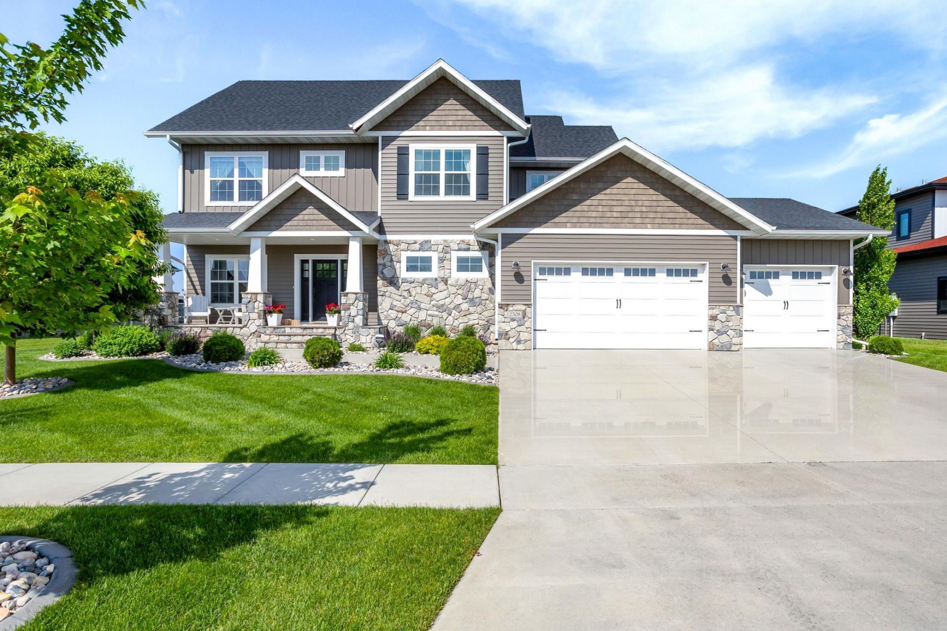 2508 Mcleod Drive E, West Fargo, ND 58078