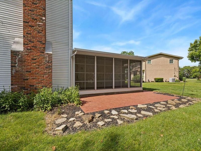 318 Apache Circle , Westerville, OH 43081 Photo 8