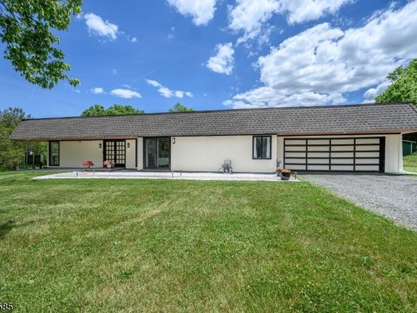 13 Central Ave, Readington, NJ 08889