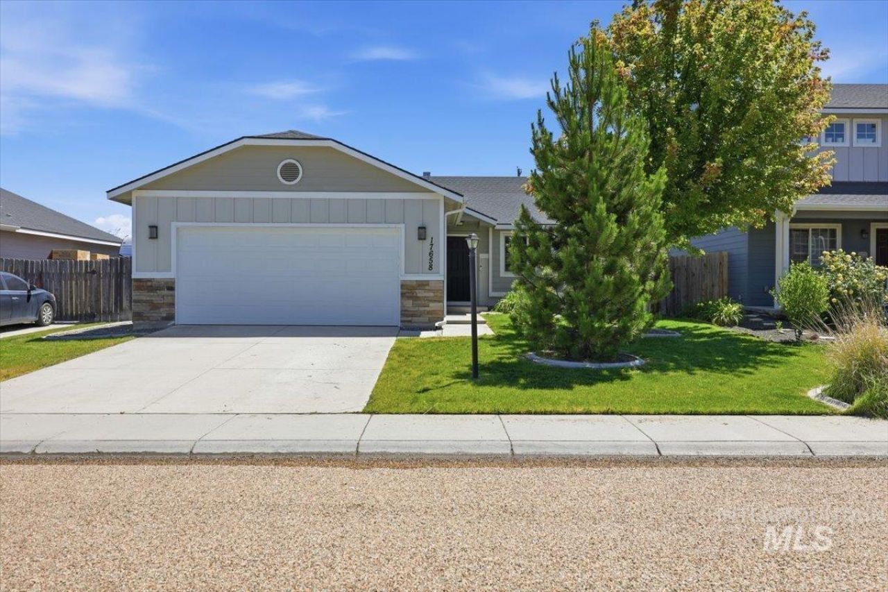 17658 Mountain Springs Ave, Nampa, ID 83687 Main Photo