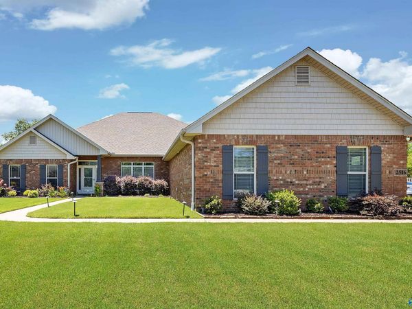 2516 Caldwell Park Court SE, Owens Cross Roads, AL 35763