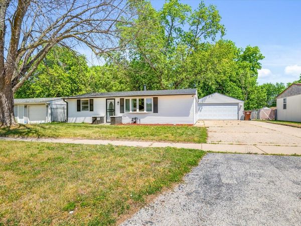 7423 Cadet Road , Machesney Park, IL 61115