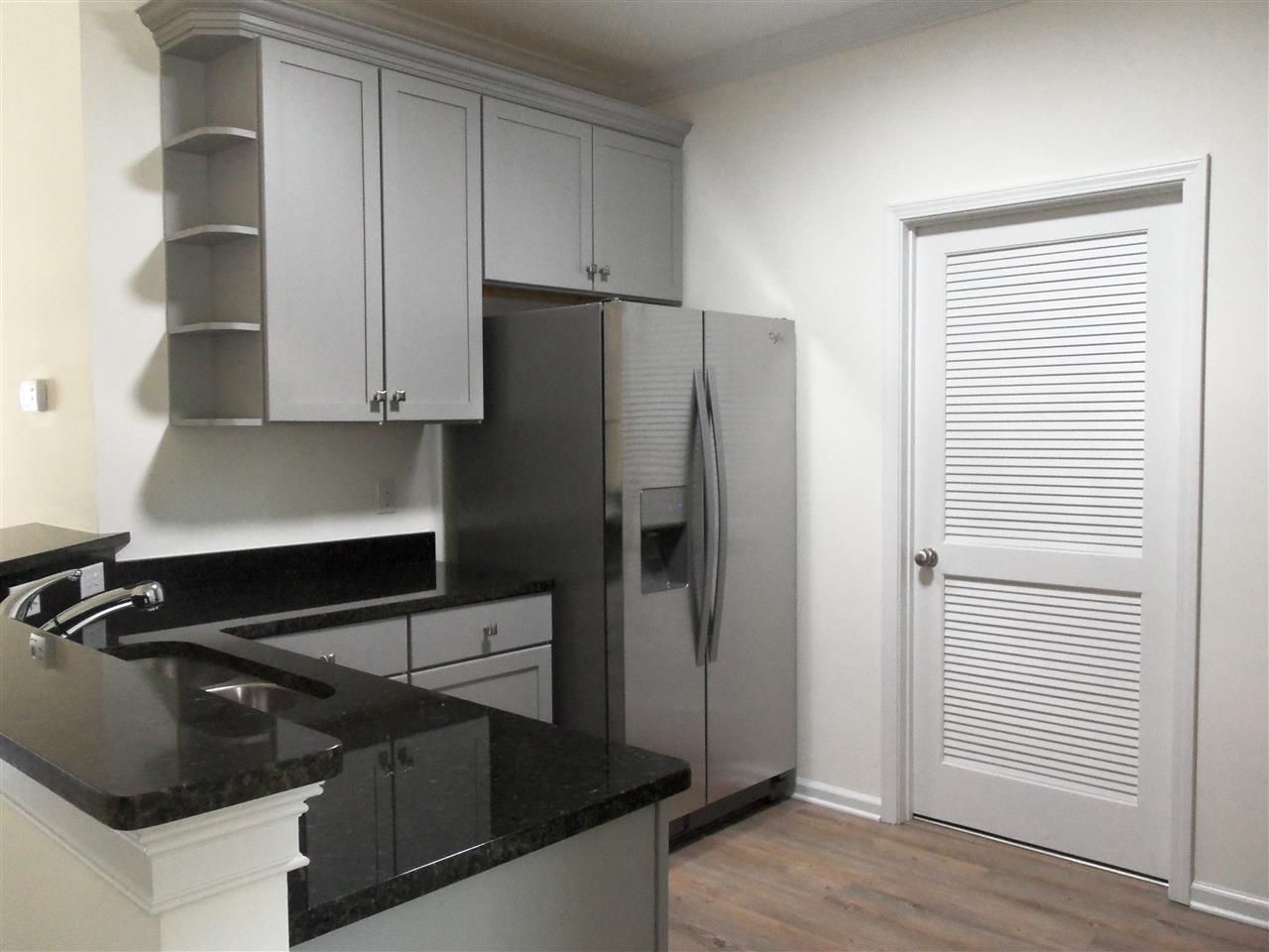 1144 Freeboard St. Photo 10