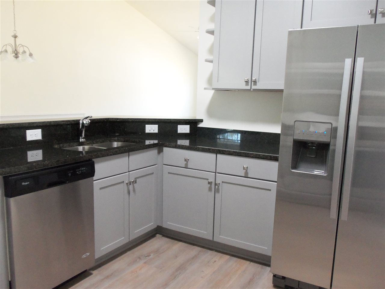 1144 Freeboard St. Photo 12