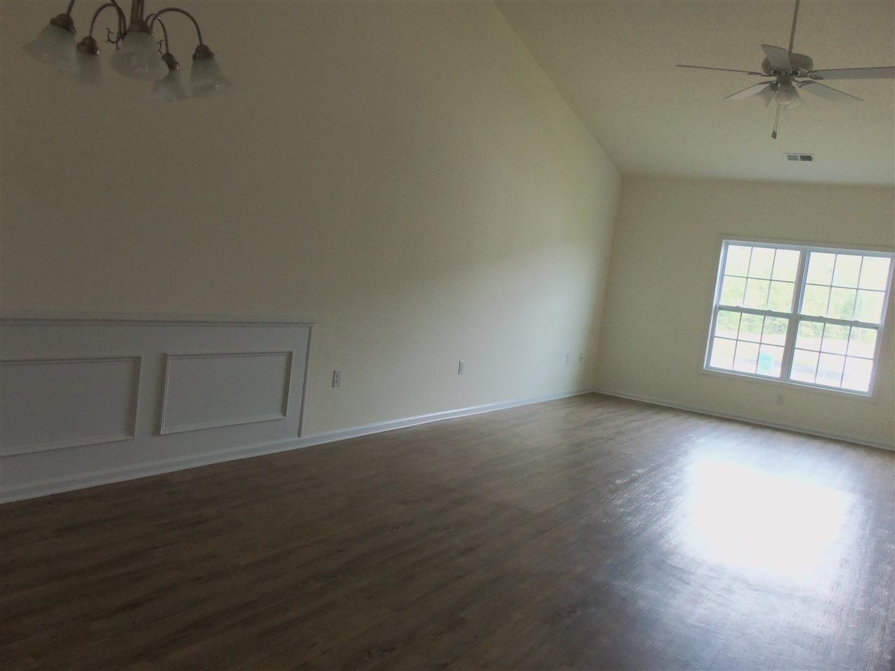 1144 Freeboard St. Photo 13