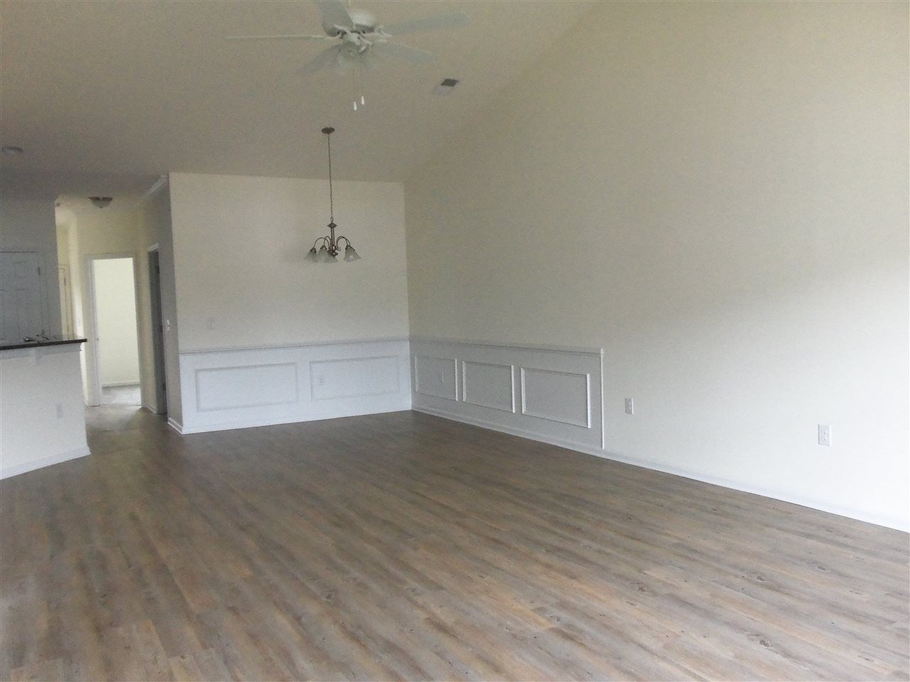 1144 Freeboard St. Photo 14