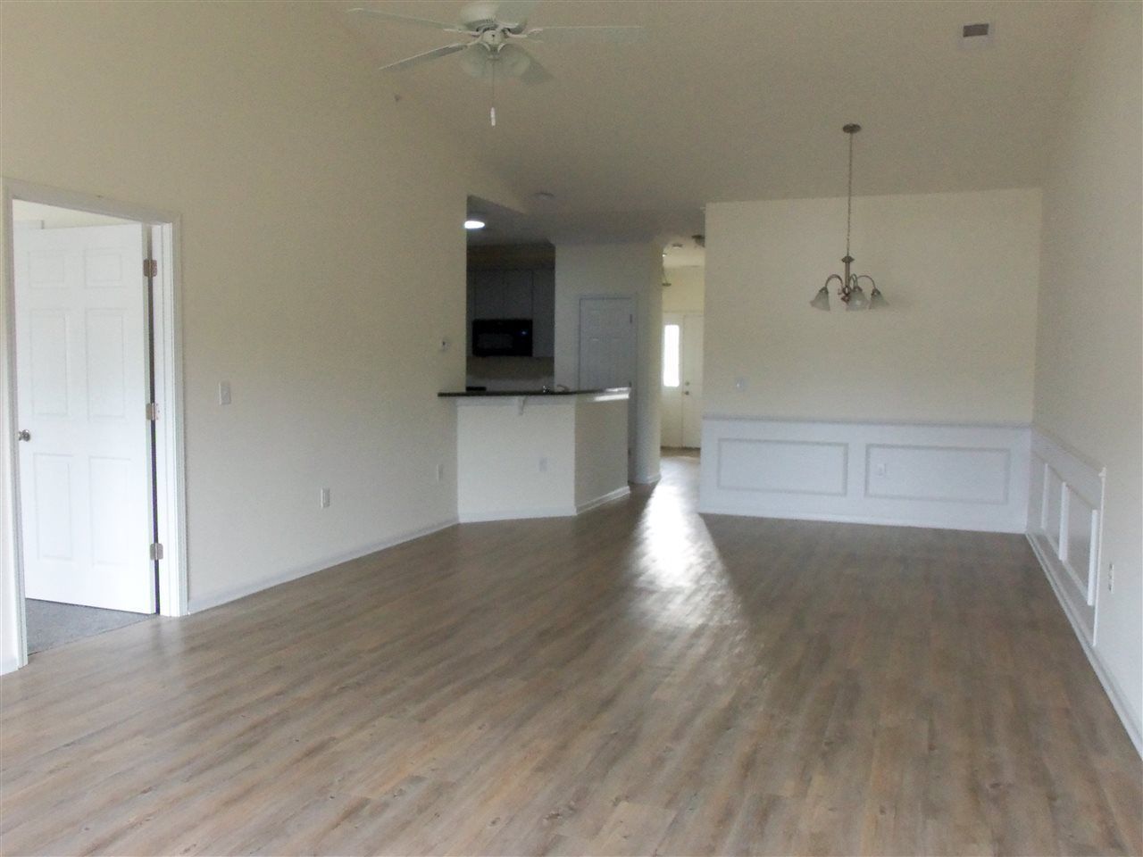 1144 Freeboard St. Photo 15