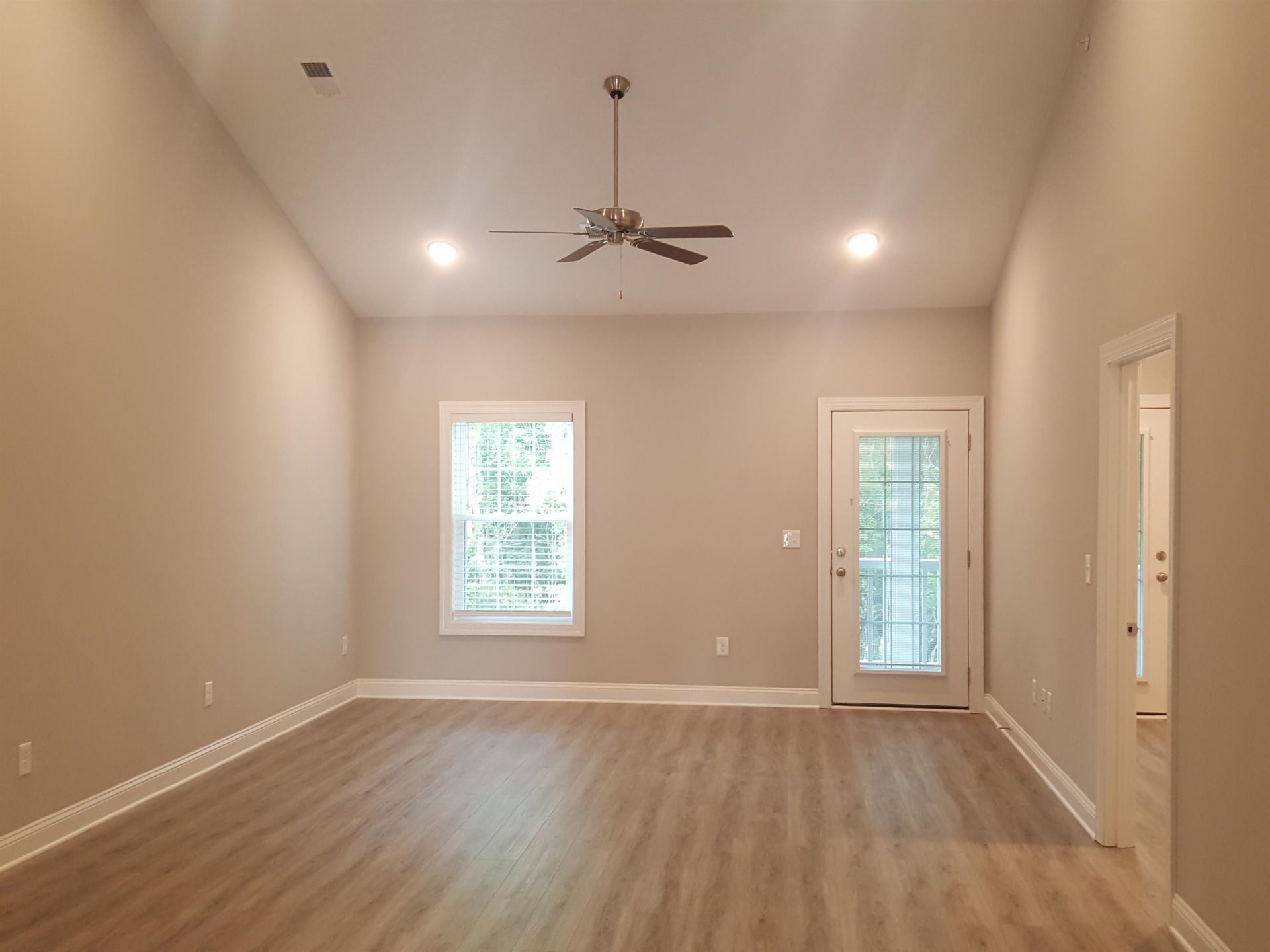 1144 Freeboard St. Photo 37