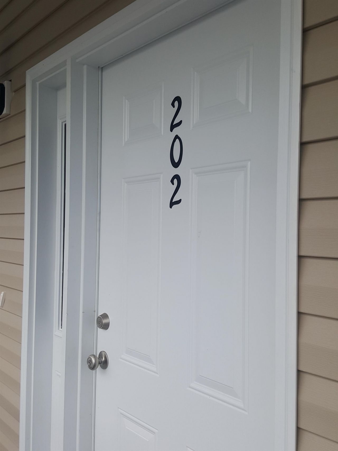 1144 Freeboard St. Photo 5
