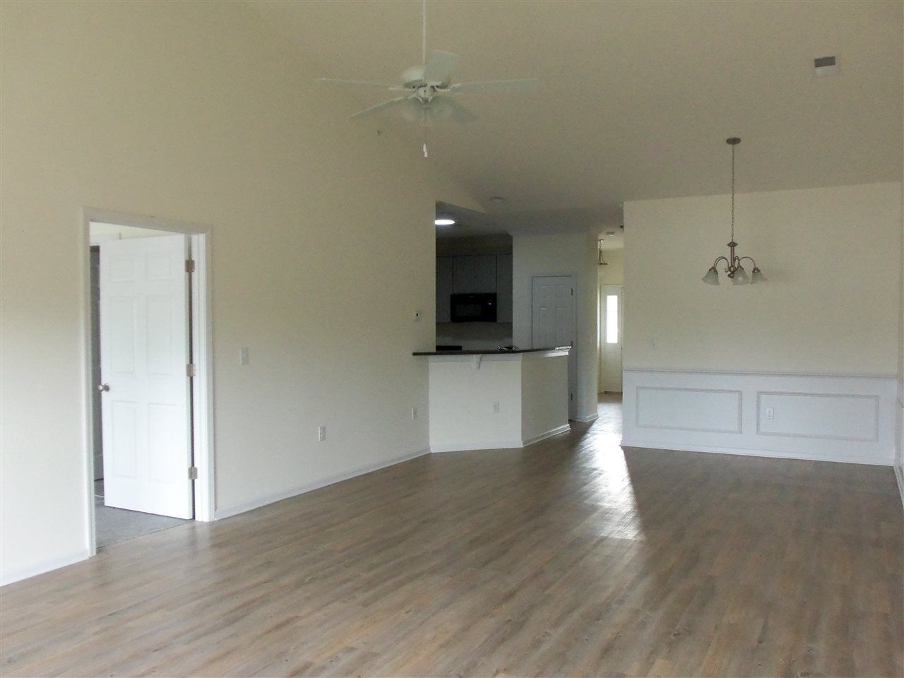 1144 Freeboard St. Photo 6