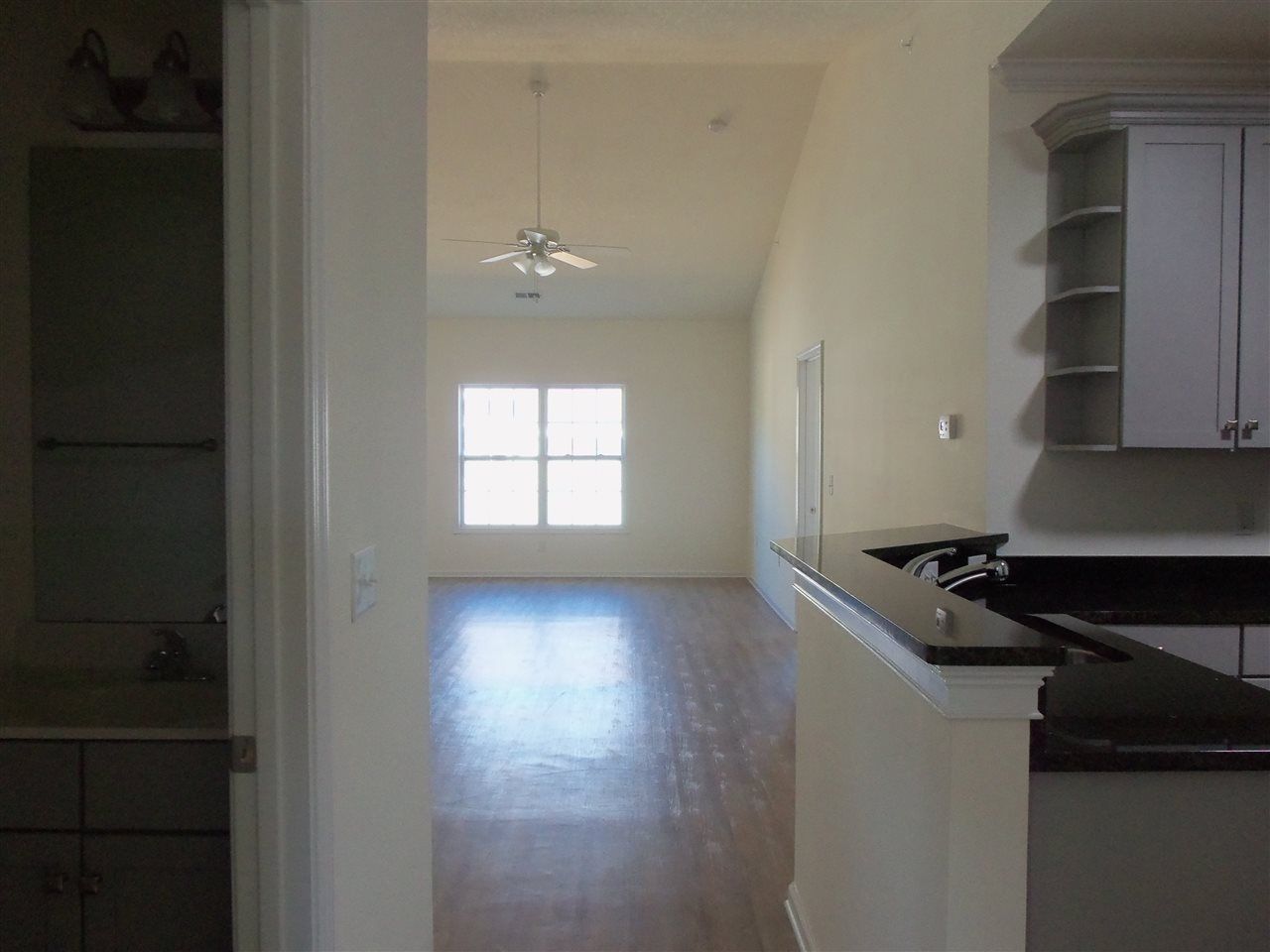 1144 Freeboard St. Photo 7