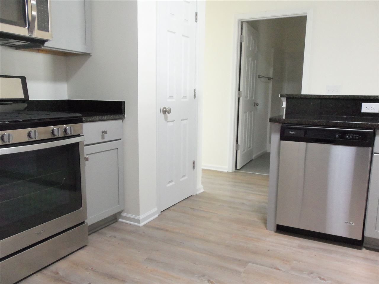 1144 Freeboard St. Photo 8