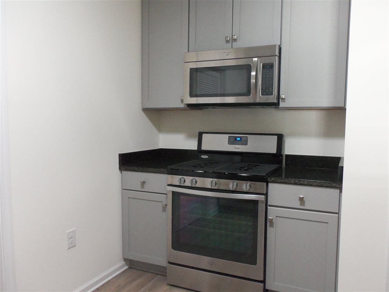1144 Freeboard St. Photo 9