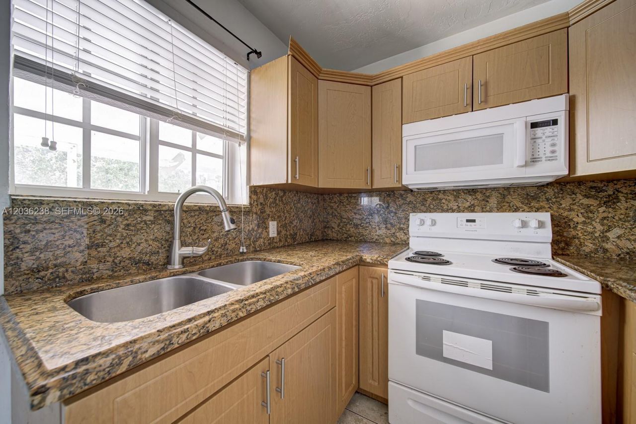 11250 SW 7th St , Sweetwater, FL 33174 Photo
