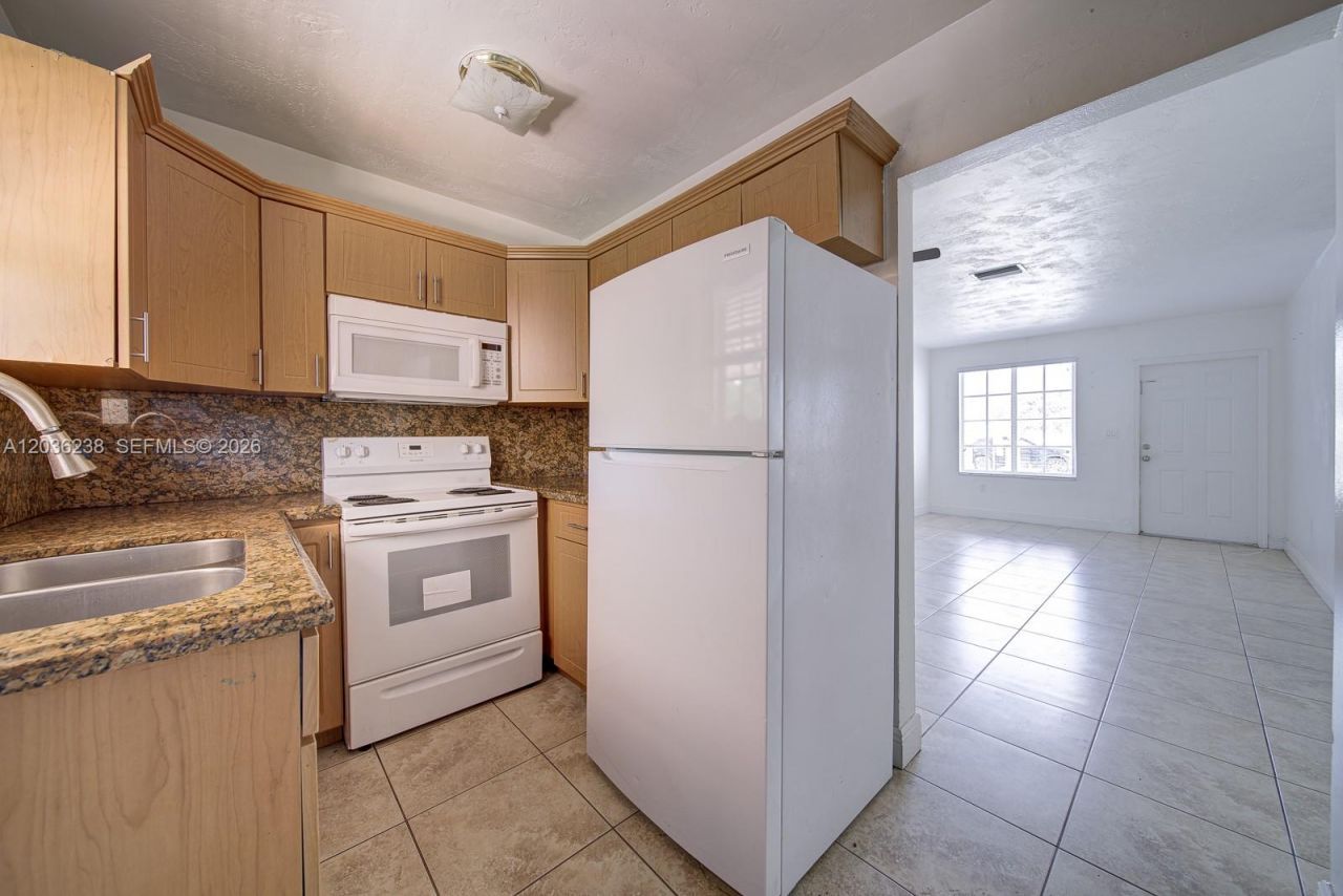 11250 SW 7th St , Sweetwater, FL 33174 Photo