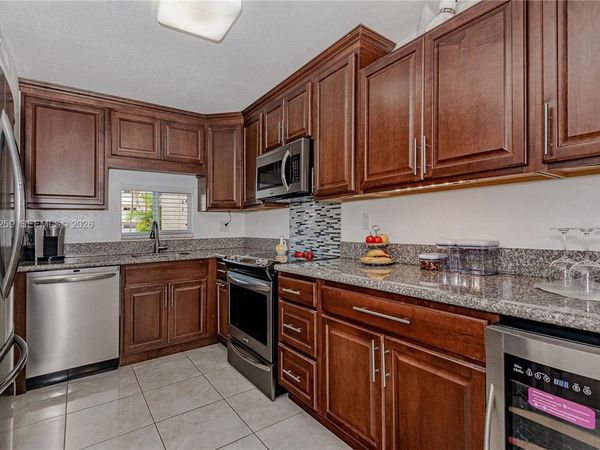 9410 N Hollybrook Lake Dr , Unit 11-109, Pembroke Pines, FL 33025