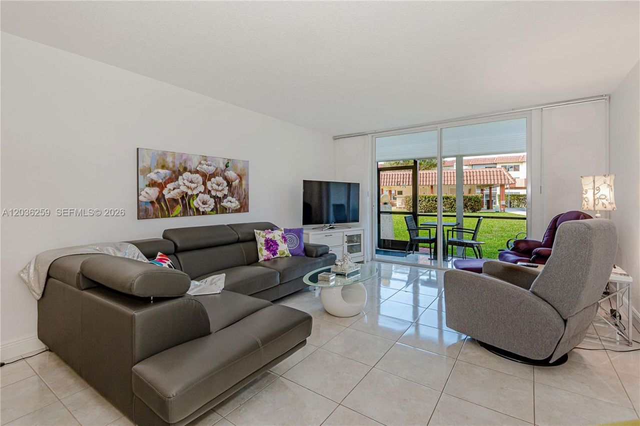 9410 N Hollybrook Lake Dr , Unit 11-109, Pembroke Pines, FL 33025 Photo