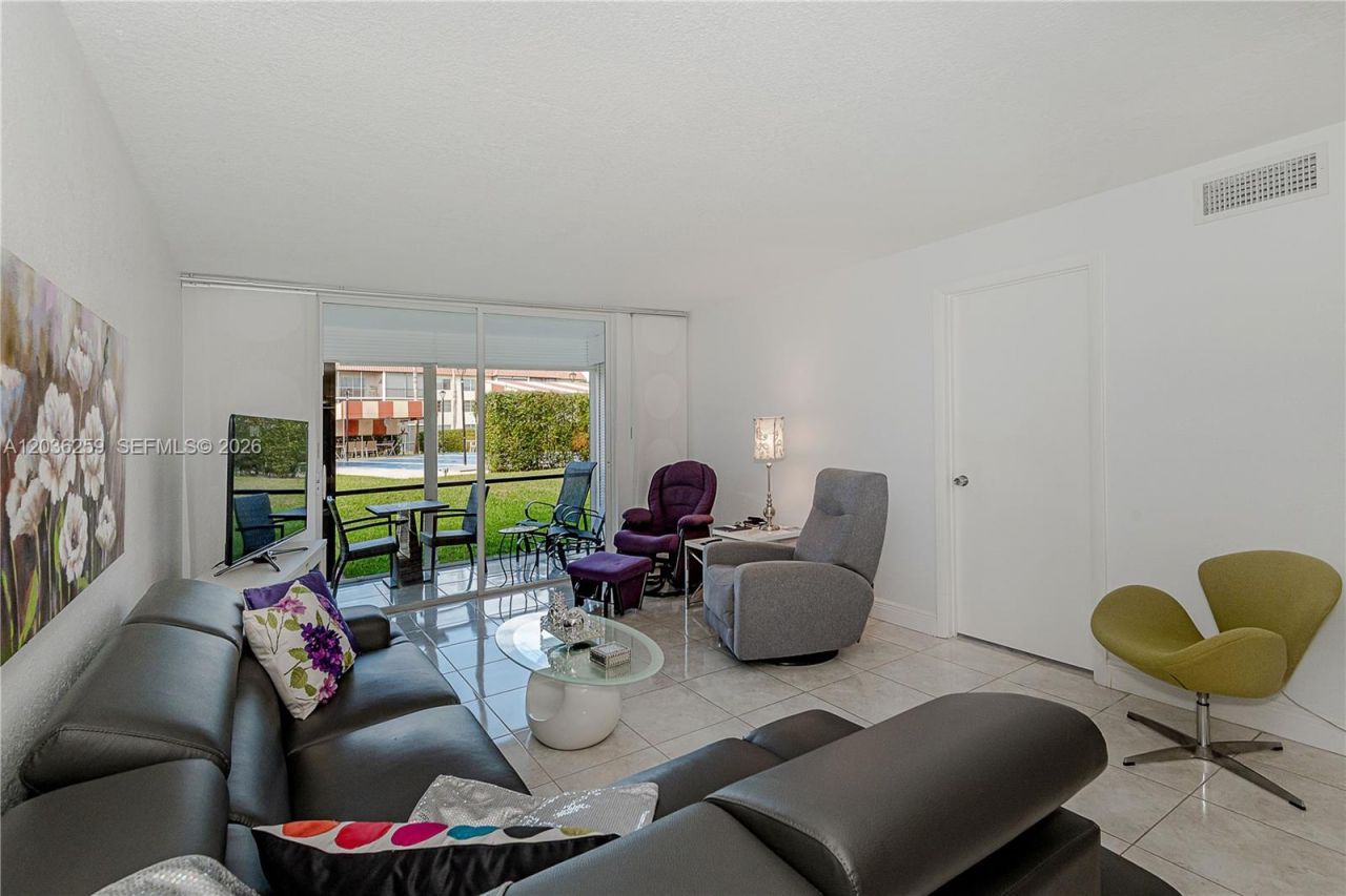 9410 N Hollybrook Lake Dr , Unit 11-109, Pembroke Pines, FL 33025 Photo