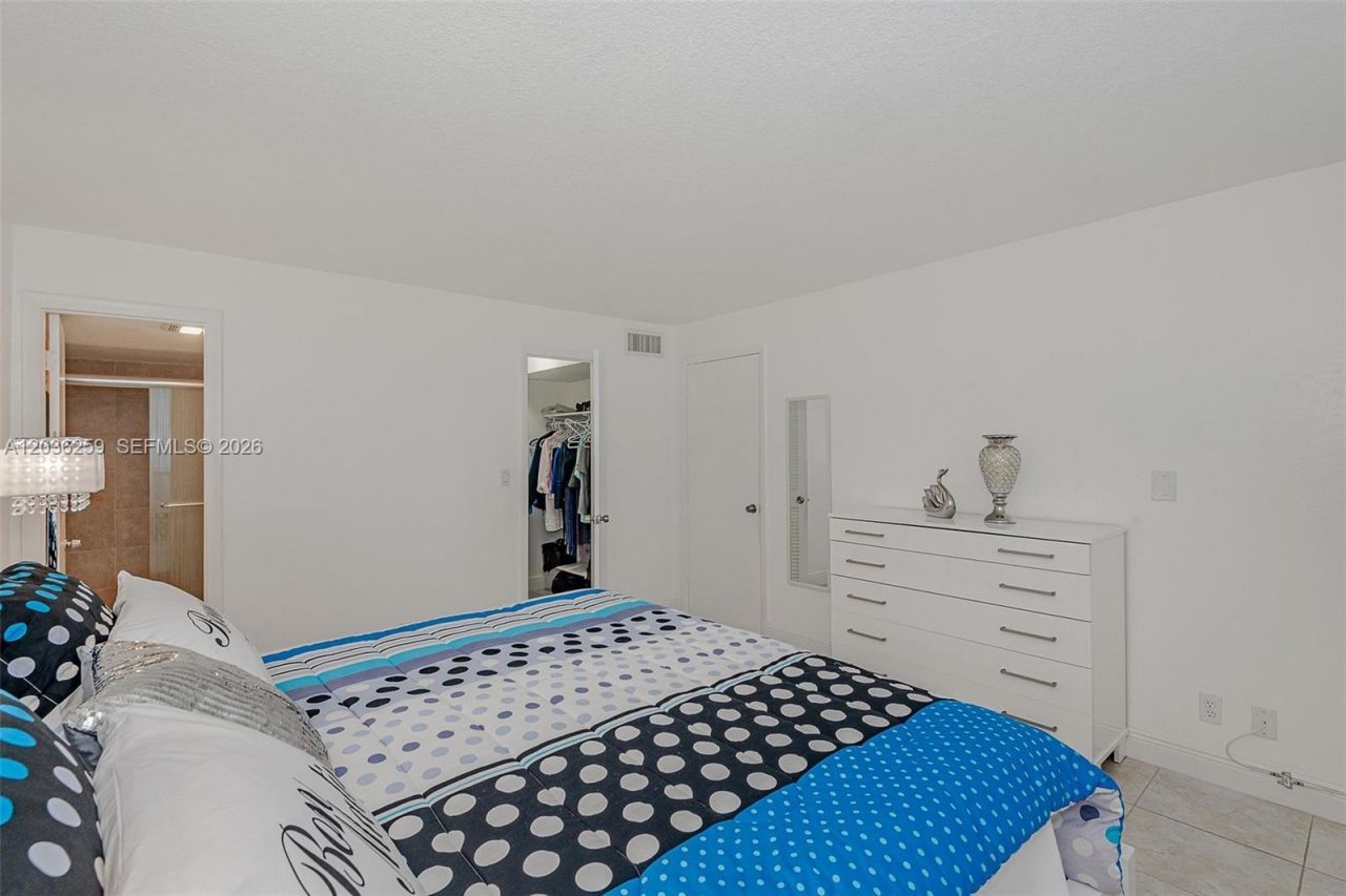 9410 N Hollybrook Lake Dr , Unit 11-109, Pembroke Pines, FL 33025 Photo