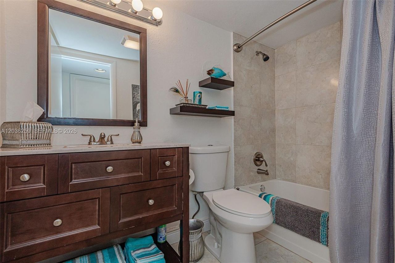 9410 N Hollybrook Lake Dr , Unit 11-109, Pembroke Pines, FL 33025 Photo