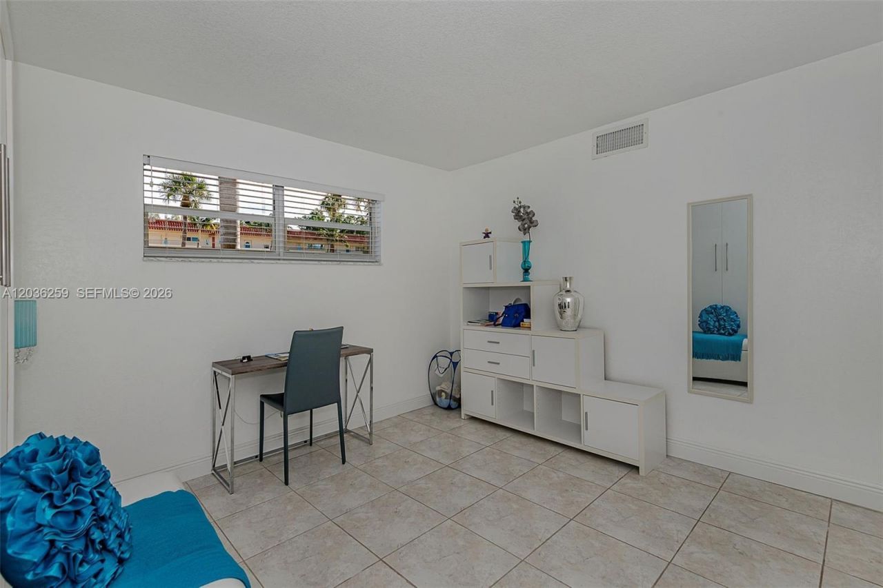 9410 N Hollybrook Lake Dr , Unit 11-109, Pembroke Pines, FL 33025 Photo
