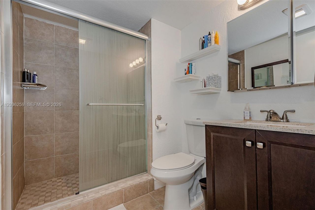 9410 N Hollybrook Lake Dr , Unit 11-109, Pembroke Pines, FL 33025 Photo