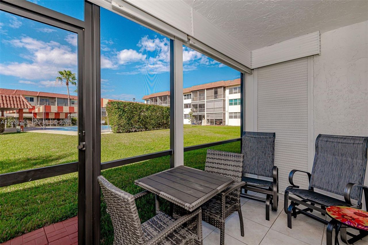 9410 N Hollybrook Lake Dr , Unit 11-109, Pembroke Pines, FL 33025 Photo