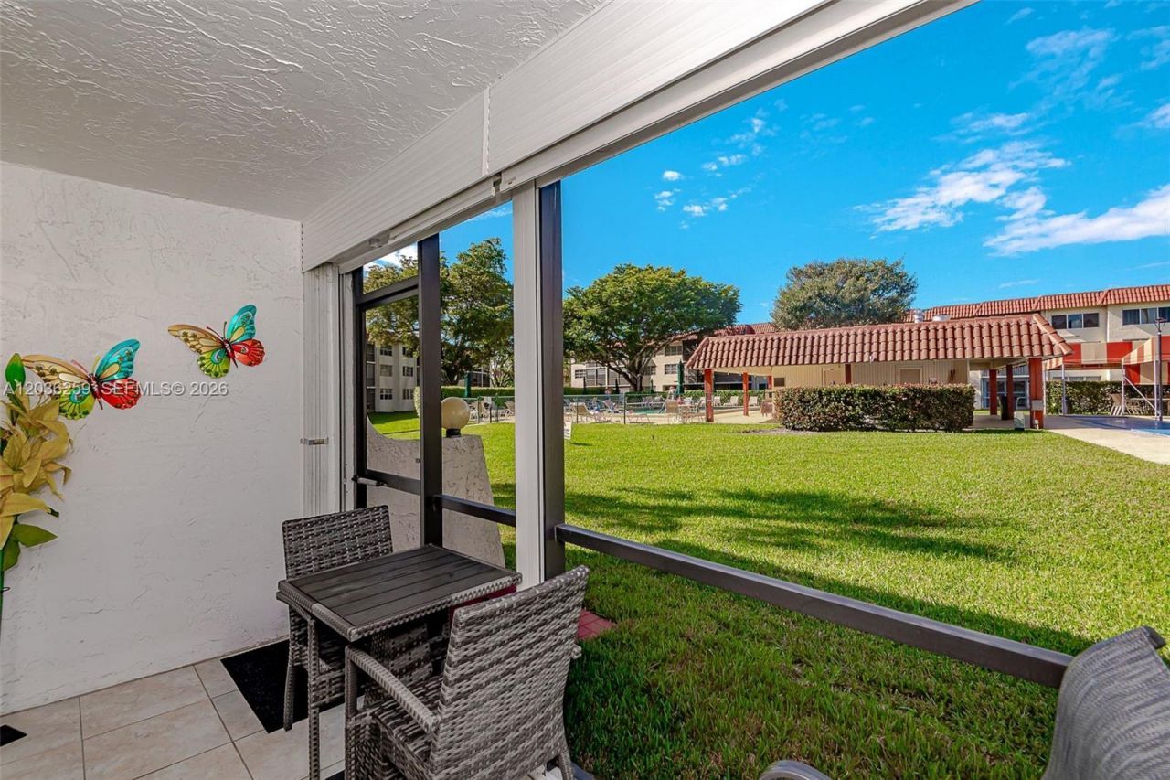 9410 N Hollybrook Lake Dr , Unit 11-109, Pembroke Pines, FL 33025 Photo