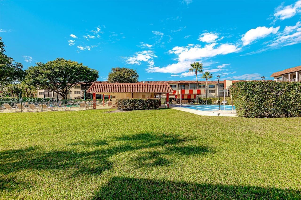9410 N Hollybrook Lake Dr , Unit 11-109, Pembroke Pines, FL 33025 Photo
