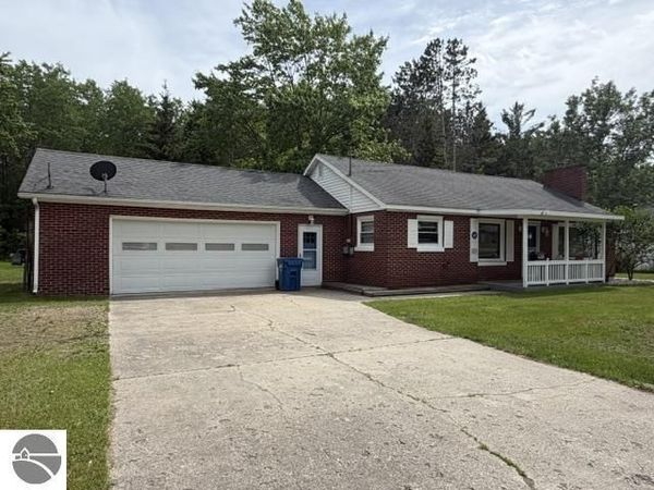 1693 Chestnut Street, Cadillac, MI 49601