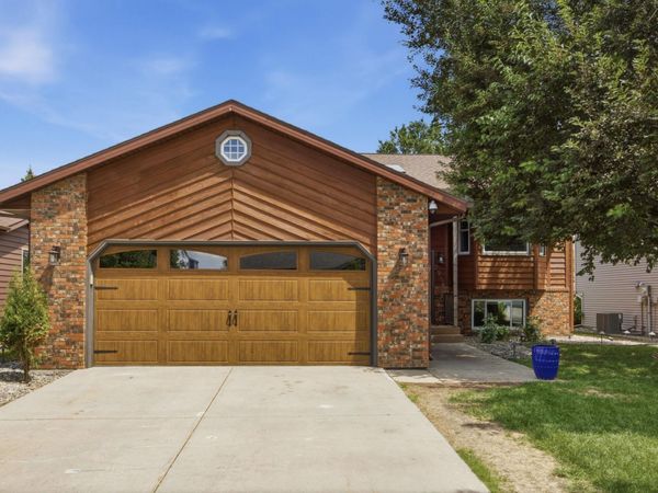 2914 S Bay Drive S, Fargo, ND 58103