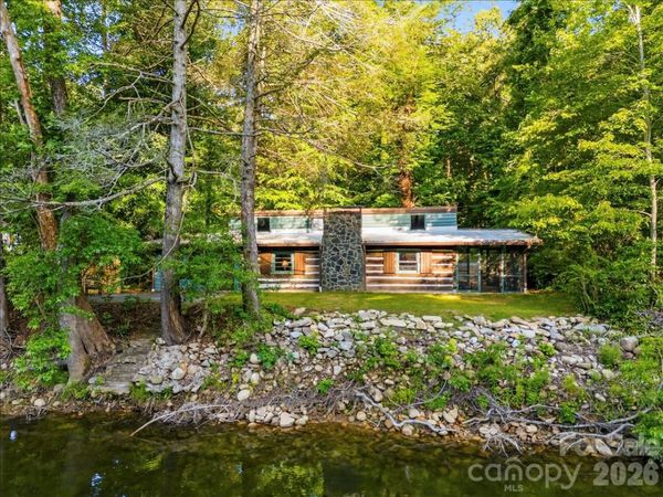 1878 Linville River Road , Nebo, NC 28761