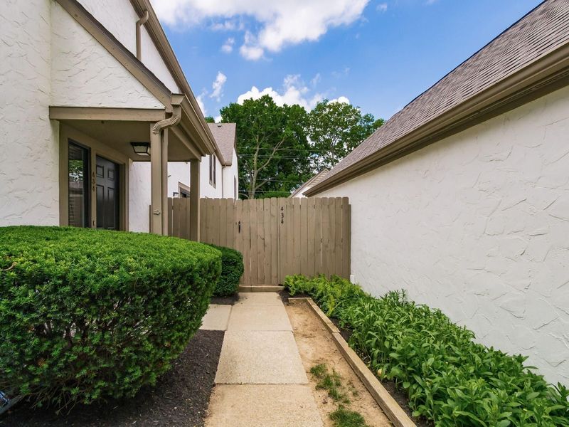 434 Edinburgh Road , Dublin, OH 43017 Photo 2