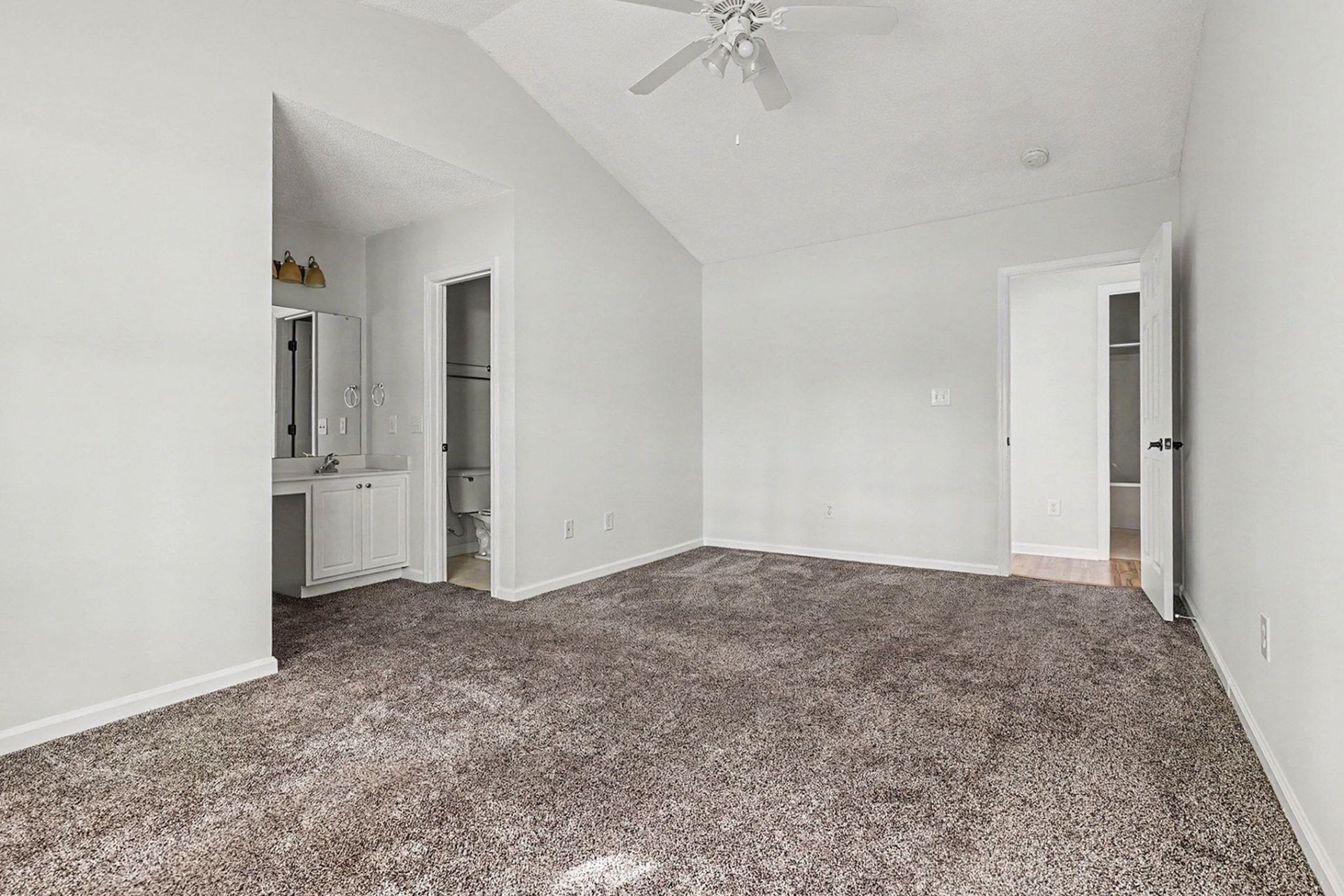 306 Andorra St.  Photo 12