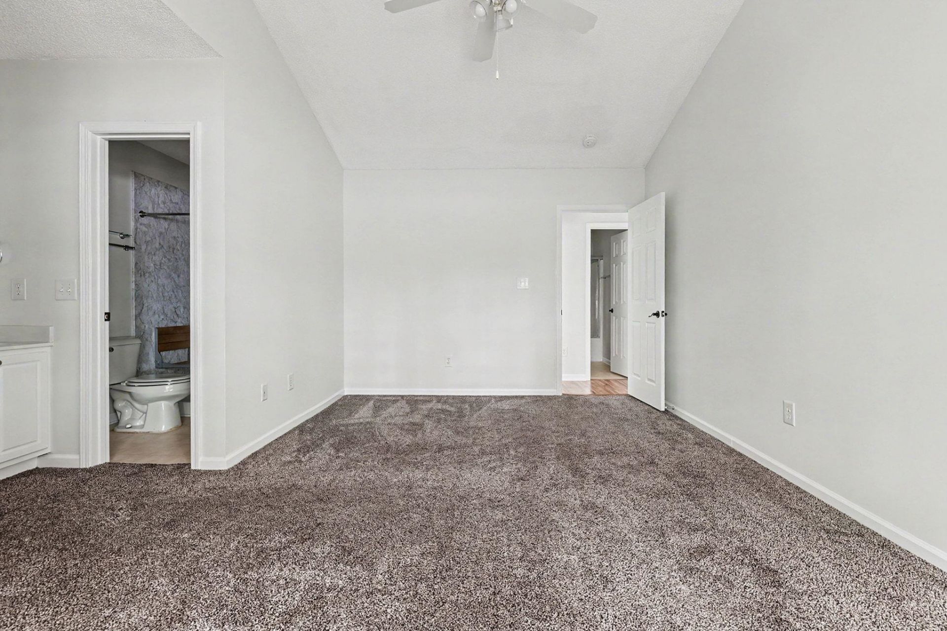 306 Andorra St.  Photo 15