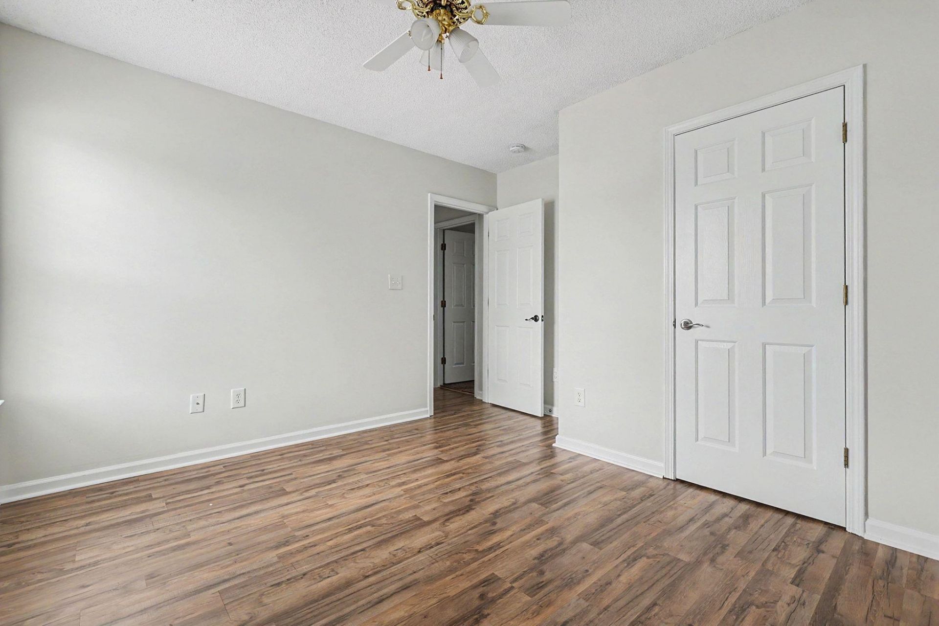 306 Andorra St.  Photo 18