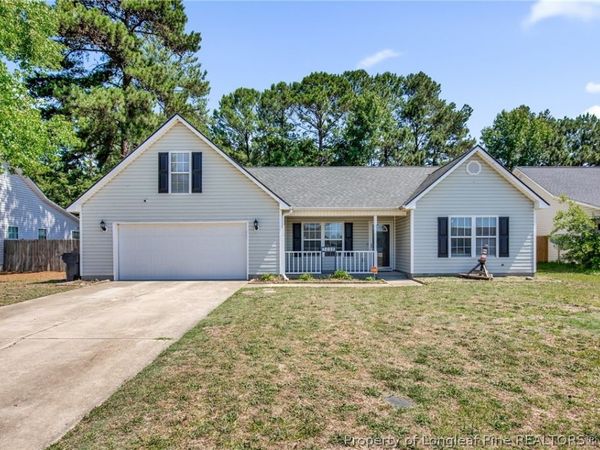 3698 Pioneer Drive , Hope Mills, NC 28348