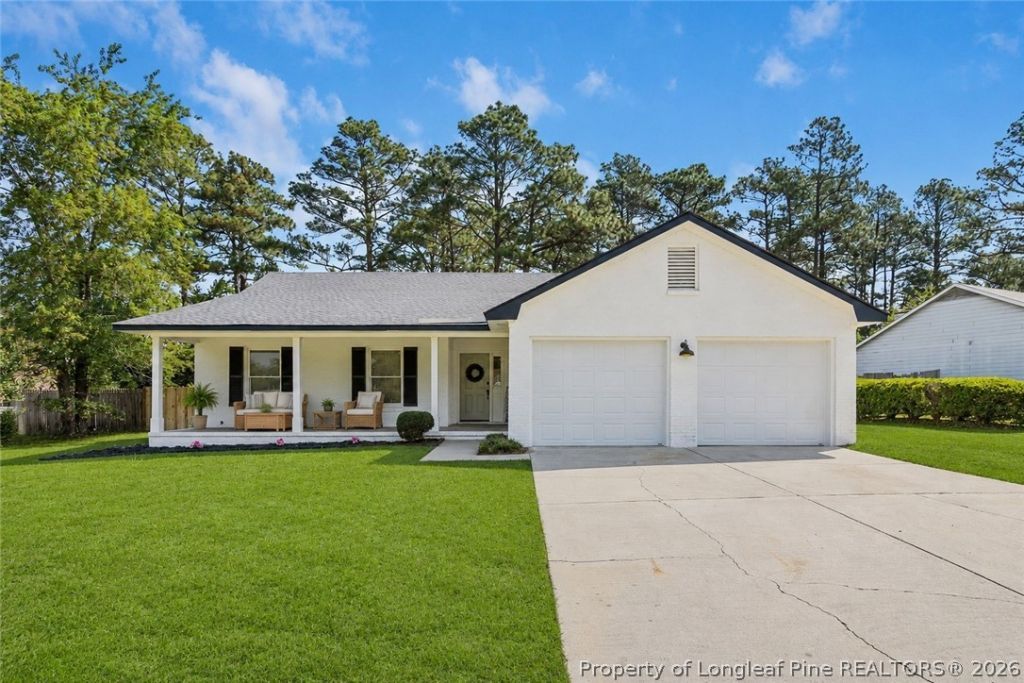 6870 Pin Oak Lane, Fayetteville, NC 28314 Main Photo