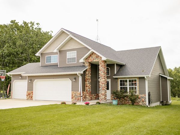12048 State Highway 32 , Roby, MO 65557