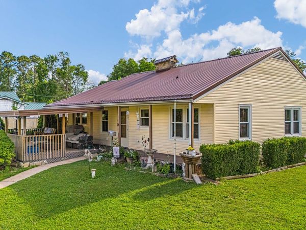 705 Augusta Street, Houston, MO 65483